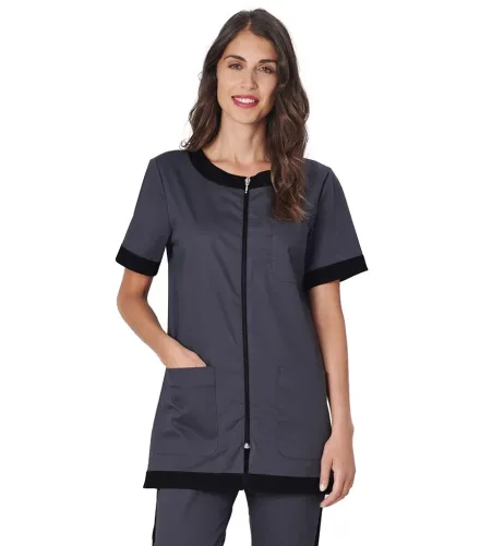 Casacca Carmen — Casacca Carmen Siggi, personalizzabile con ricamo. Settori: Centri estetici, Negozi Commercio Servizi, Sala e Bar, Saloni e Parrucchiere, Wellness e Spa.