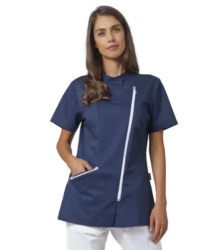 Casacca Kate — Casacca Kate Siggi, personalizzabile con ricamo. Settori: Centri estetici, Farmacie e Servizi, Infermieri e Assistenti, Studi dentistici, Studi medici e Strutture sanitarie.